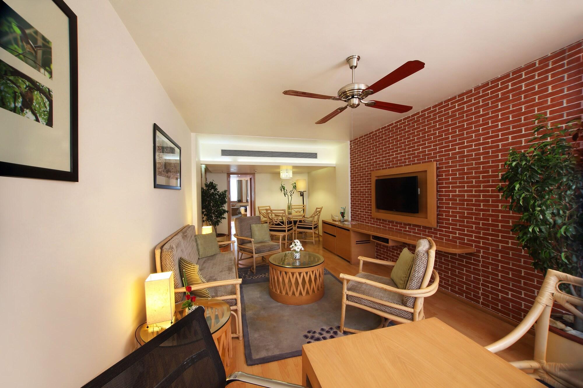 Hotel Maurya Patna Патна Экстерьер фото
