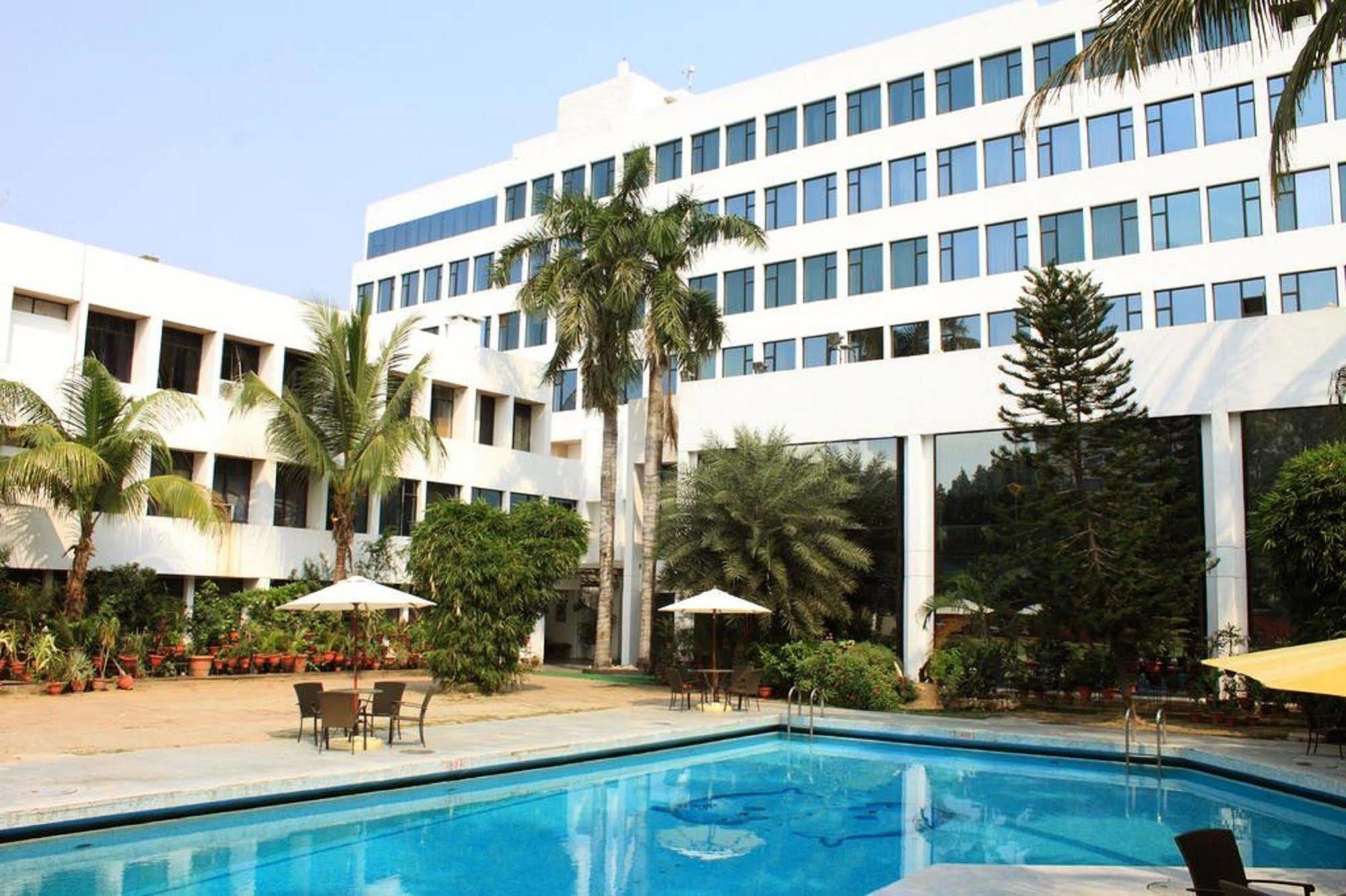 Hotel Maurya Patna Патна Экстерьер фото