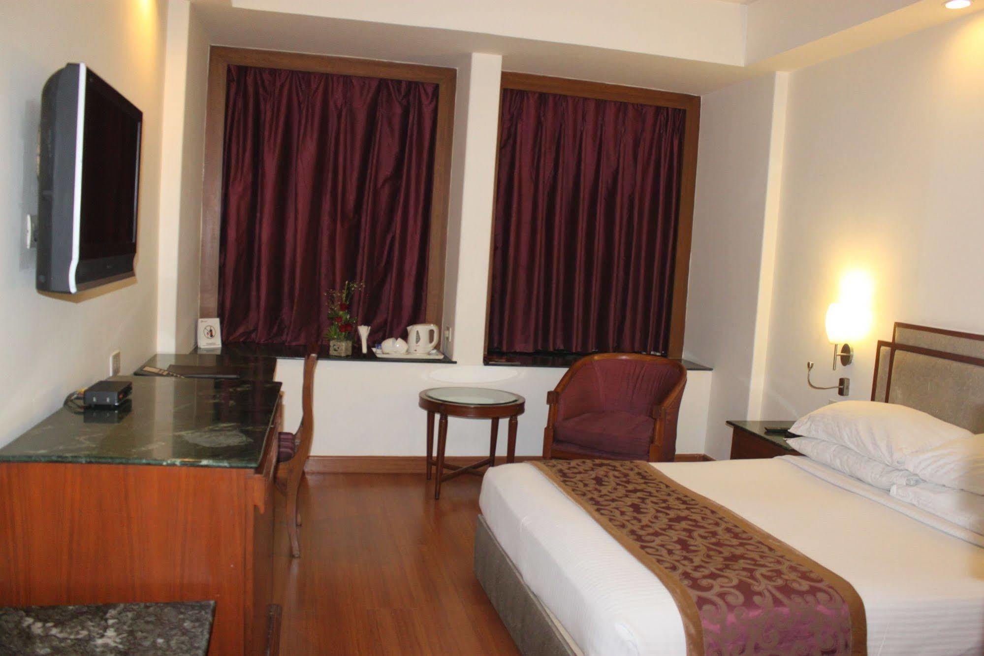 Hotel Maurya Patna Патна Экстерьер фото