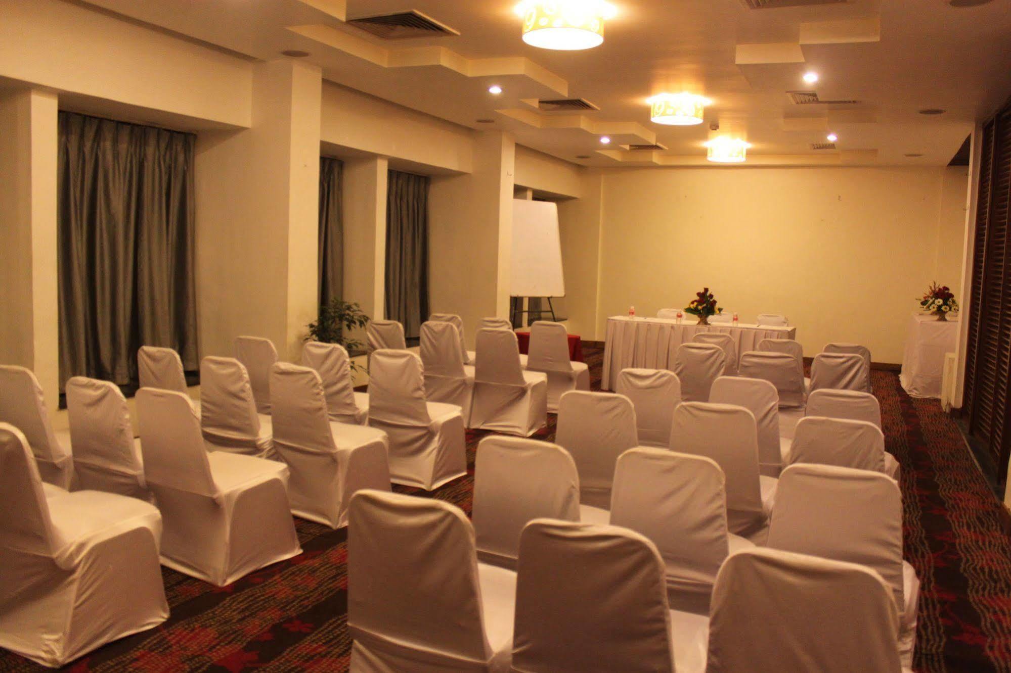 Hotel Maurya Patna Патна Экстерьер фото
